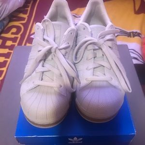 Adidas superstar Youth size 5 tennis shoes